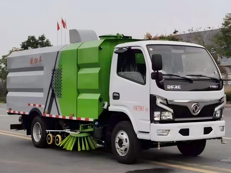 5.5-Cubic-Meter Washing and Sweeping Truck 2
