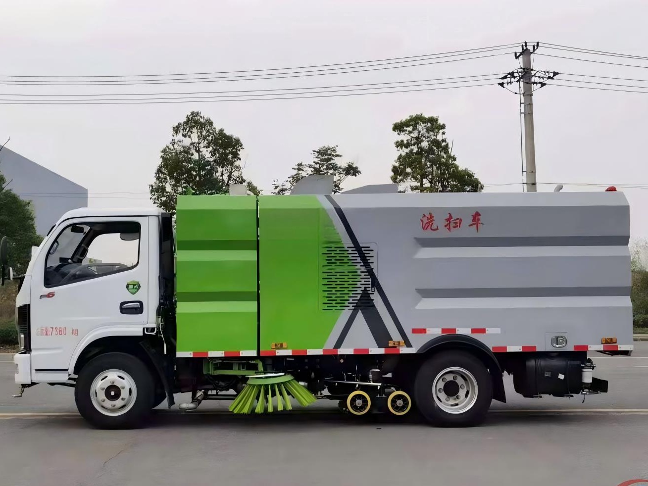 5.5-Cubic-Meter Washing and Sweeping Truck 3