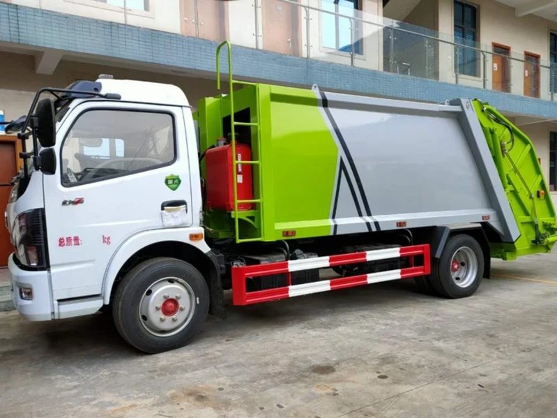Garbage collection truck