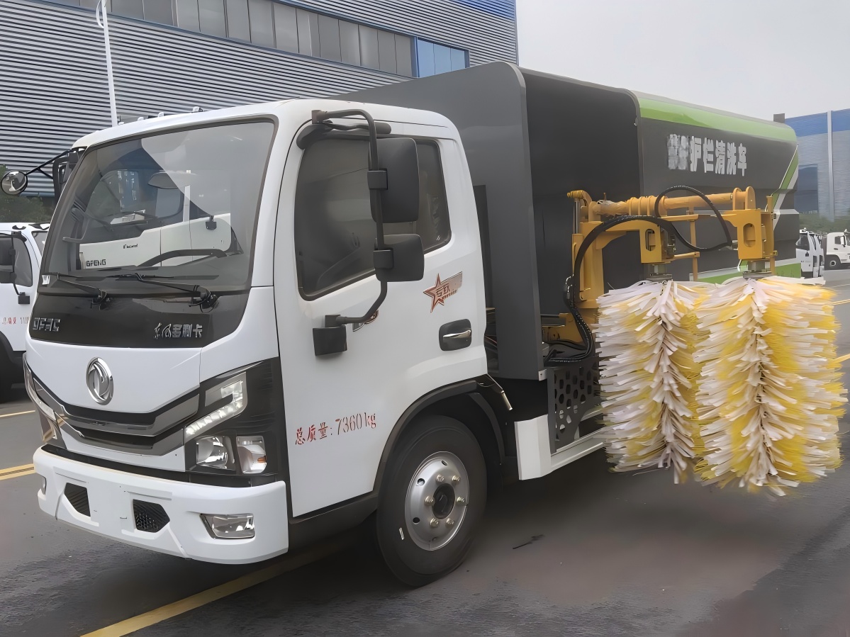 QSH5070GQXAHL Guardrail Cleaning Vehicle 2